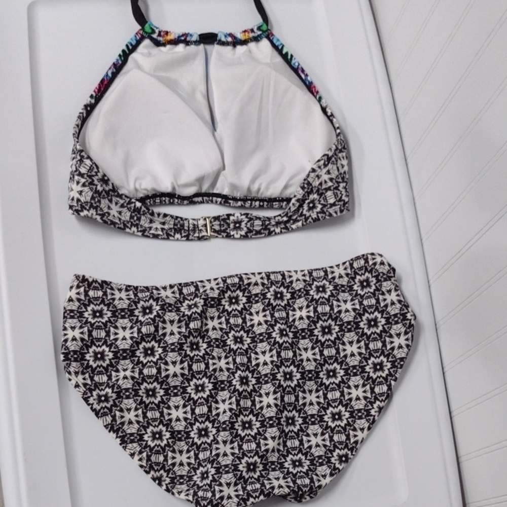 24th & Ocean Black and White Bikini Set - Picture 6 of 10